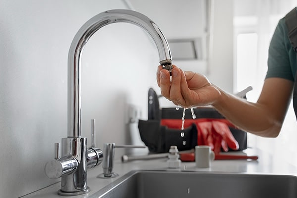 leaky kitchen faucet